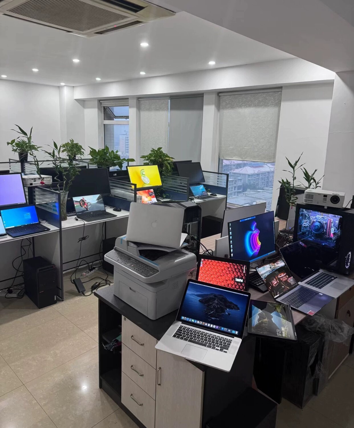 急转！！！ 分公司合并处理一批联想全套台式机，二手9成新电脑主机 急出30台二手电脑，实际使用不到一年，无任何质量问题，运行流畅，配件齐全，开机即可使用流畅